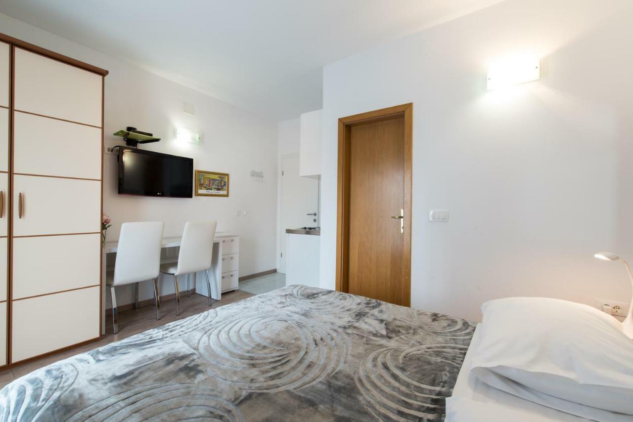 Beach Guesthouse Mediteran 珀德垂那 外观 照片