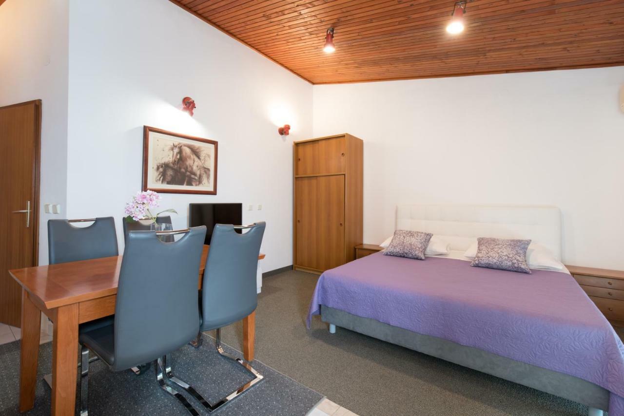 Beach Guesthouse Mediteran 珀德垂那 外观 照片